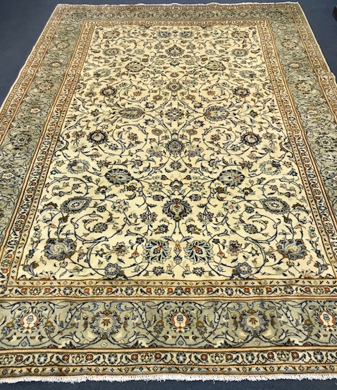 A Kashan rug 340 x 230cm